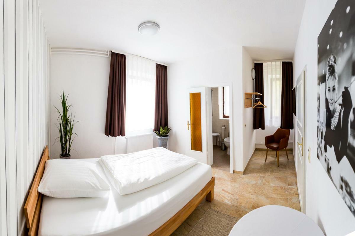 Zur Saale Hotel Weissenfels Exterior photo